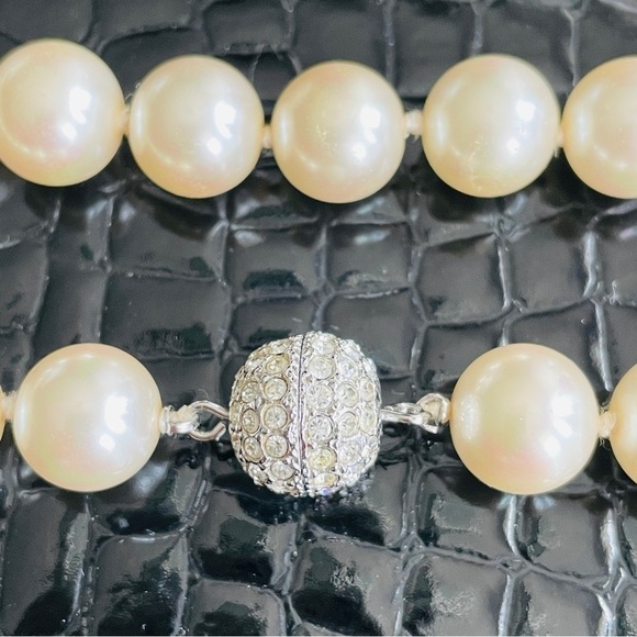 Vntg Art Deco Faux Pearl HighEnd Designer Necklace Crystal Rhinestone Ba… - Picture 7 of 7